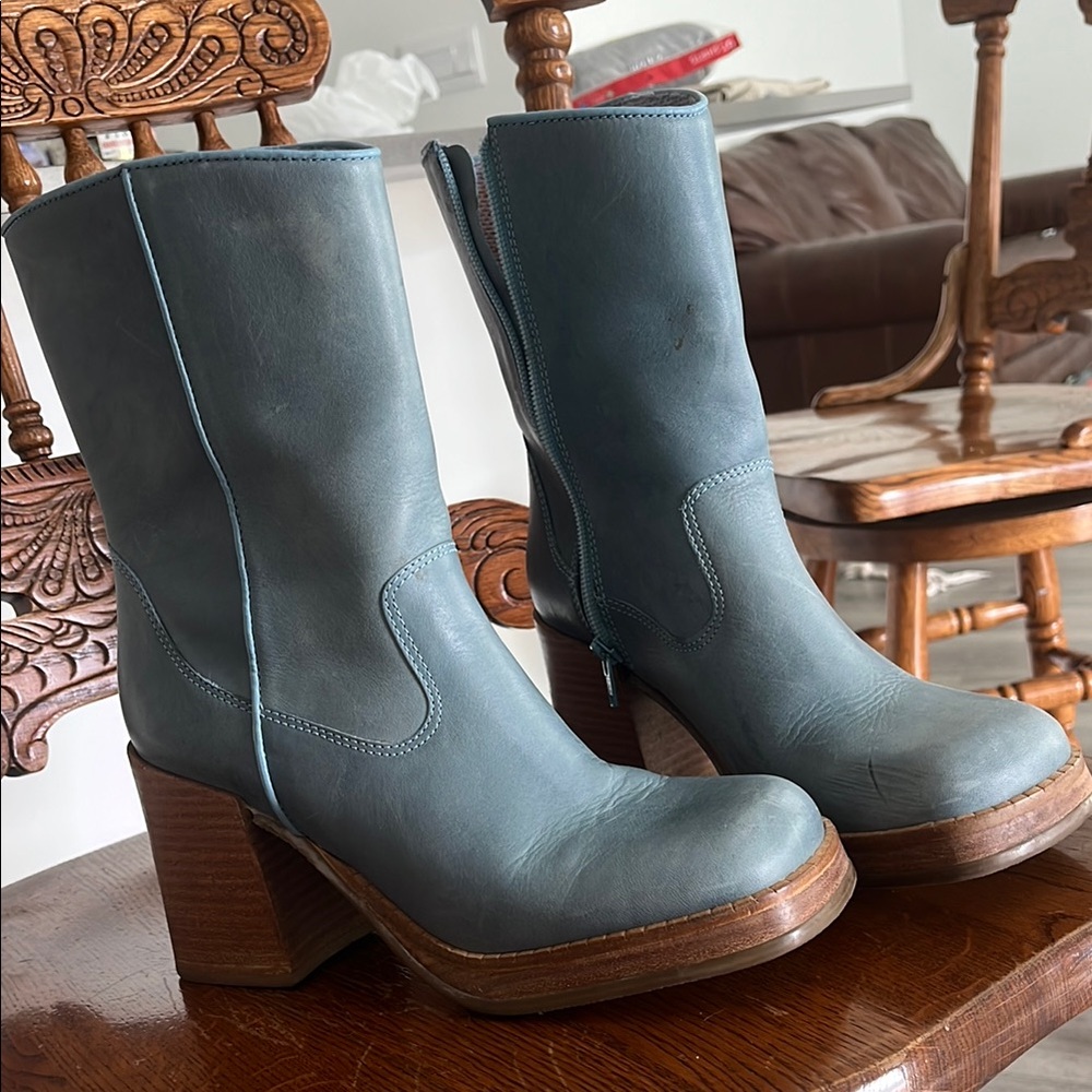 1990s chunky platform boots Connie too